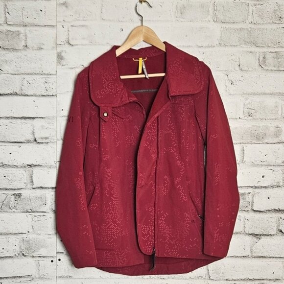 Lolë Women' Red Jacket - Picture 3 of 10